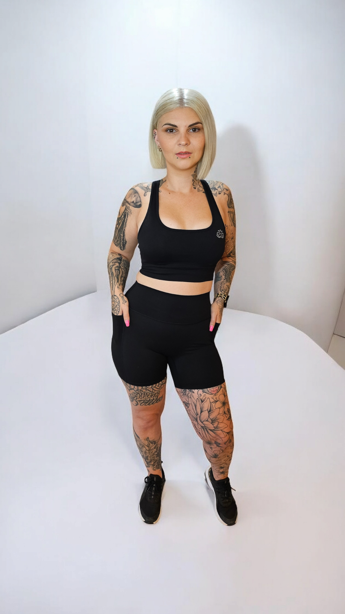 Luxe Licorice Invisible Scrunch with Pockets